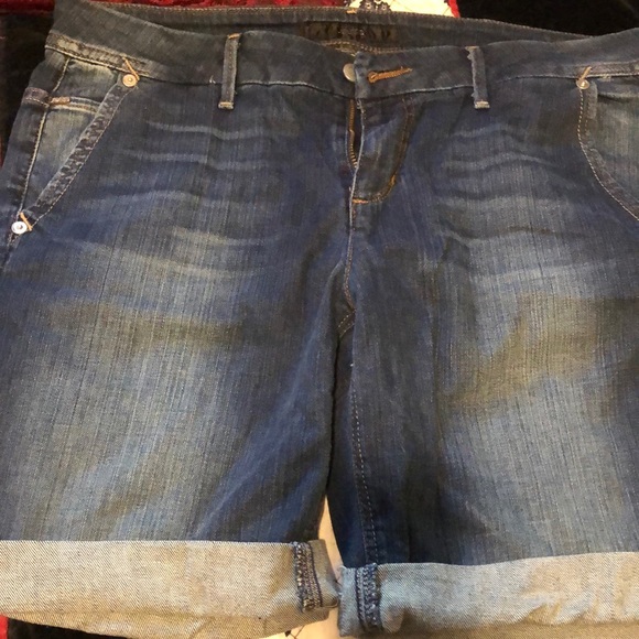 Bermuda Shorts - Picture 2 of 5